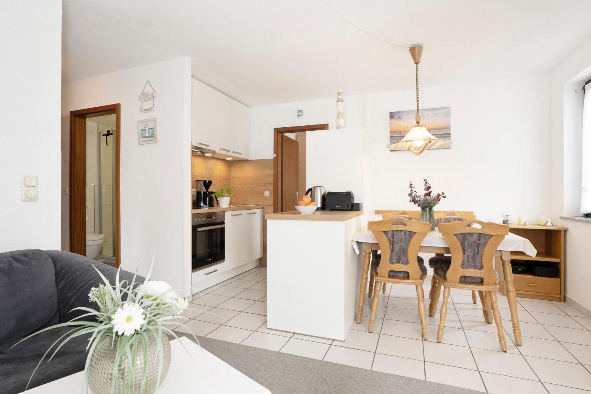 Haus Titania 12 * Groemitz